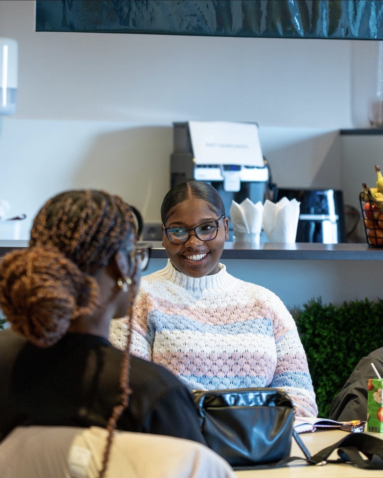 Studenten in gesprek tijdens een TuranGoeloe-activiteit